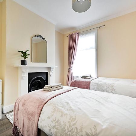 A Two Bedroom A Stride Away From Meridian Greenwich Лондон Экстерьер фото