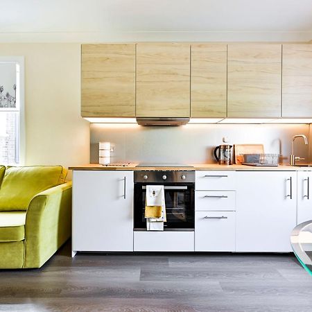 A Two Bedroom A Stride Away From Meridian Greenwich Лондон Экстерьер фото