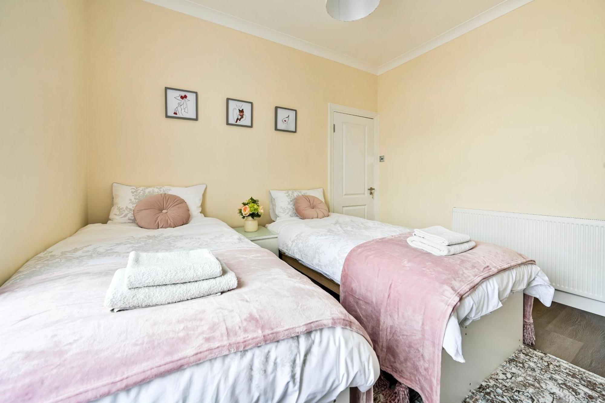 A Two Bedroom A Stride Away From Meridian Greenwich Лондон Экстерьер фото