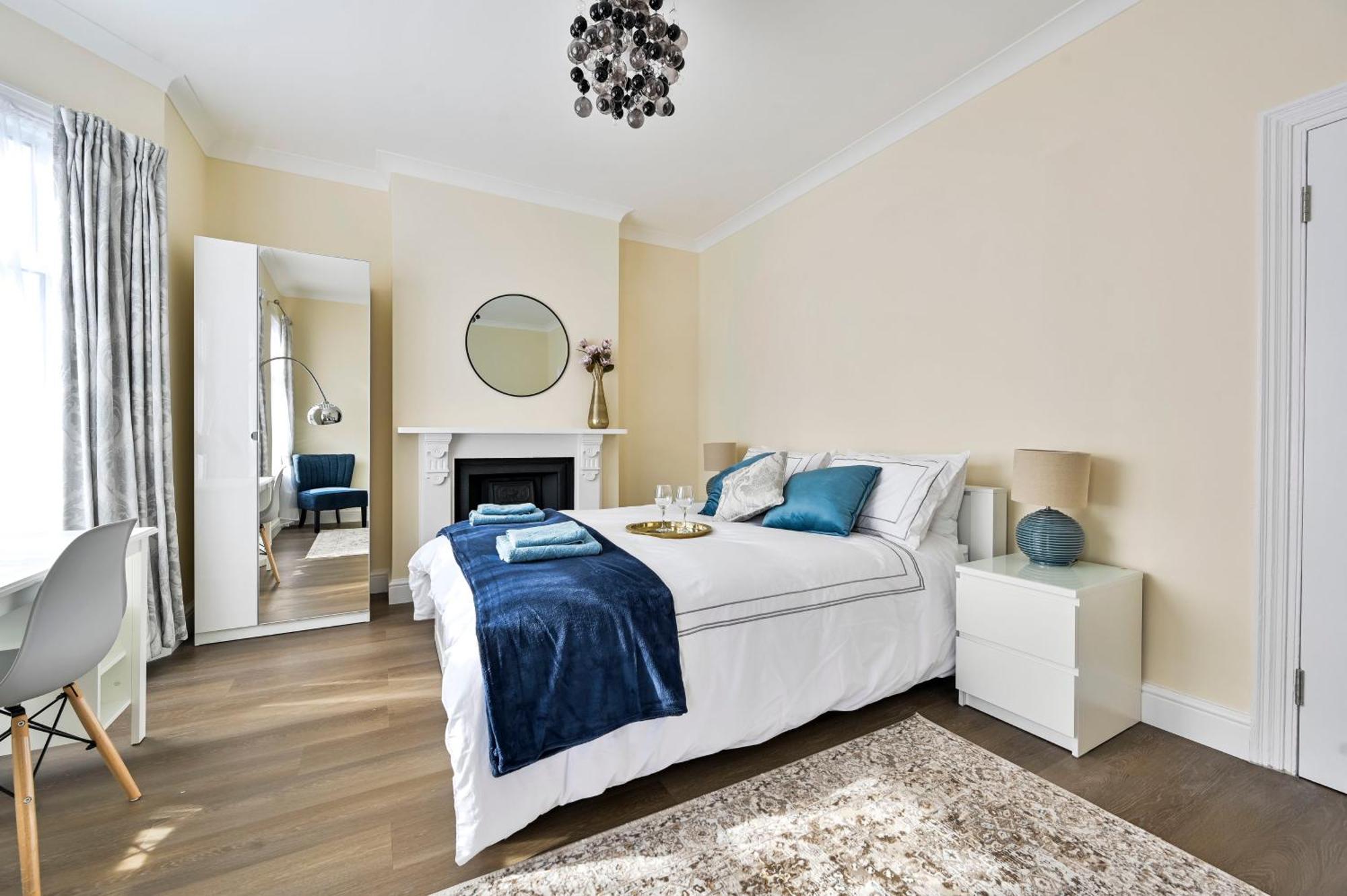 A Two Bedroom A Stride Away From Meridian Greenwich Лондон Экстерьер фото