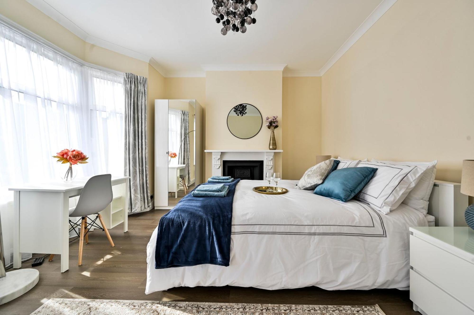 A Two Bedroom A Stride Away From Meridian Greenwich Лондон Экстерьер фото