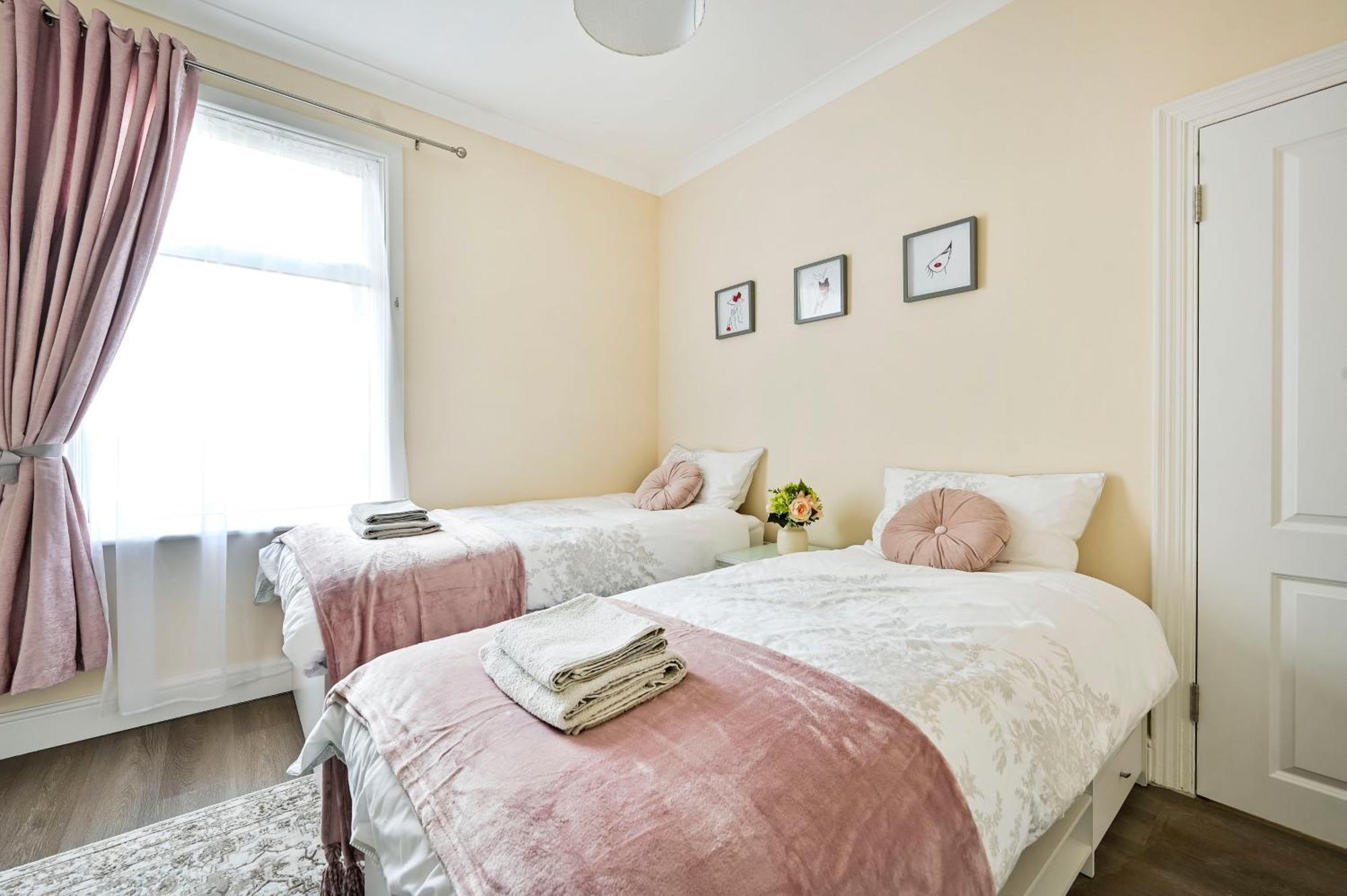 A Two Bedroom A Stride Away From Meridian Greenwich Лондон Экстерьер фото